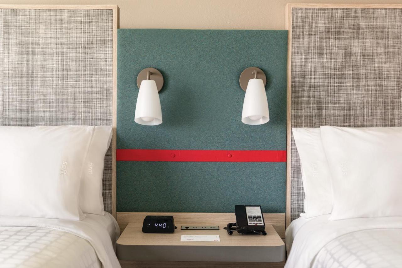 Avid Hotel-Midland Extérieur photo