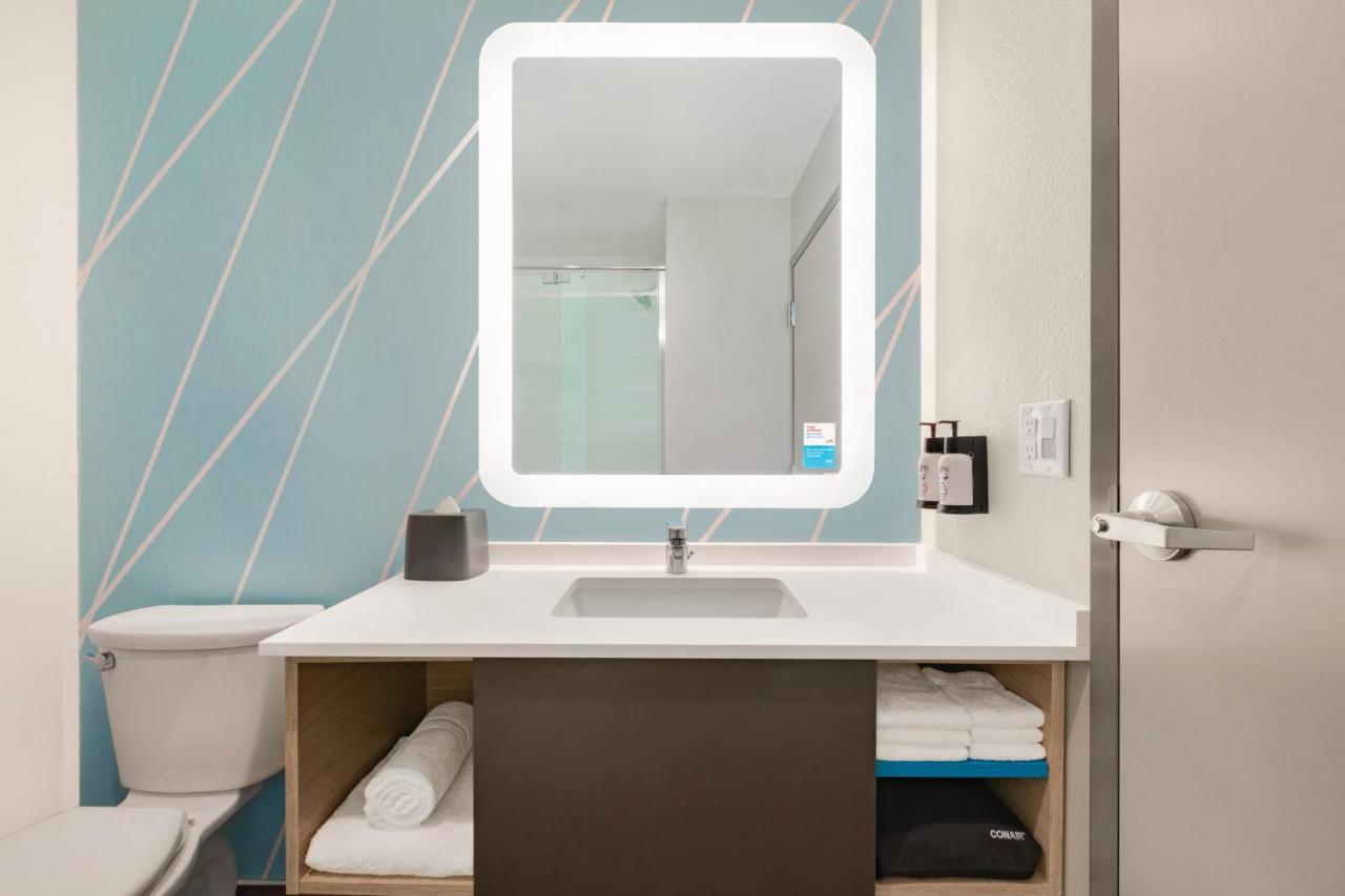 Avid Hotel-Midland Extérieur photo