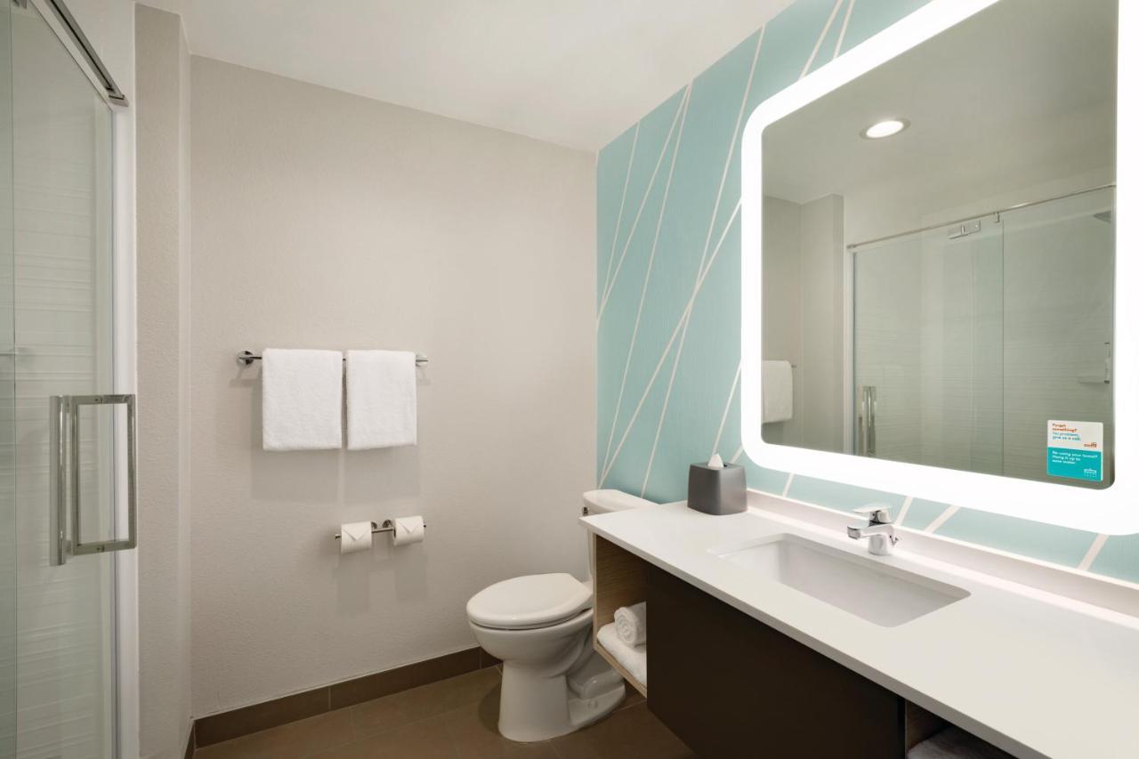 Avid Hotel-Midland Extérieur photo