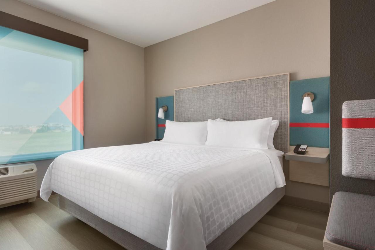 Avid Hotel-Midland Extérieur photo