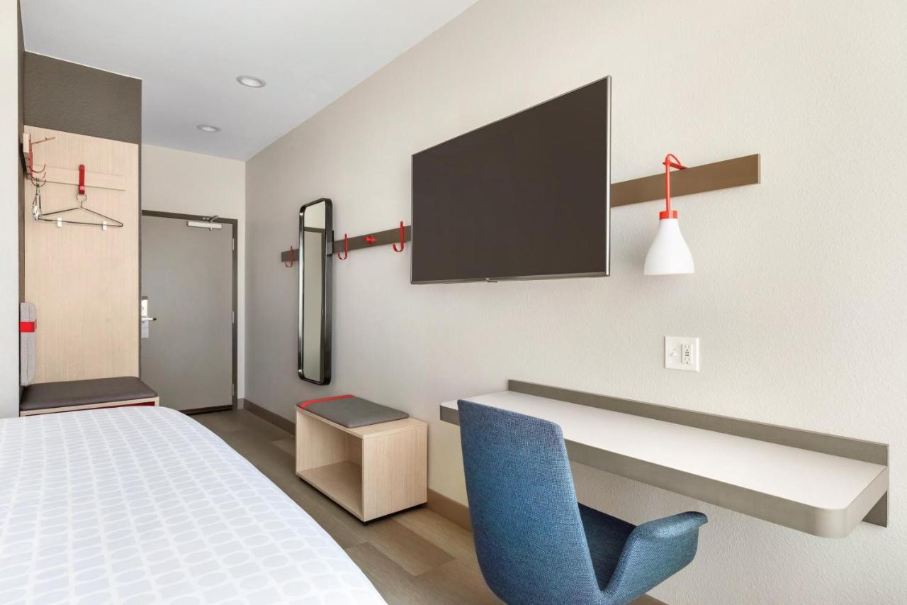 Avid Hotel-Midland Extérieur photo