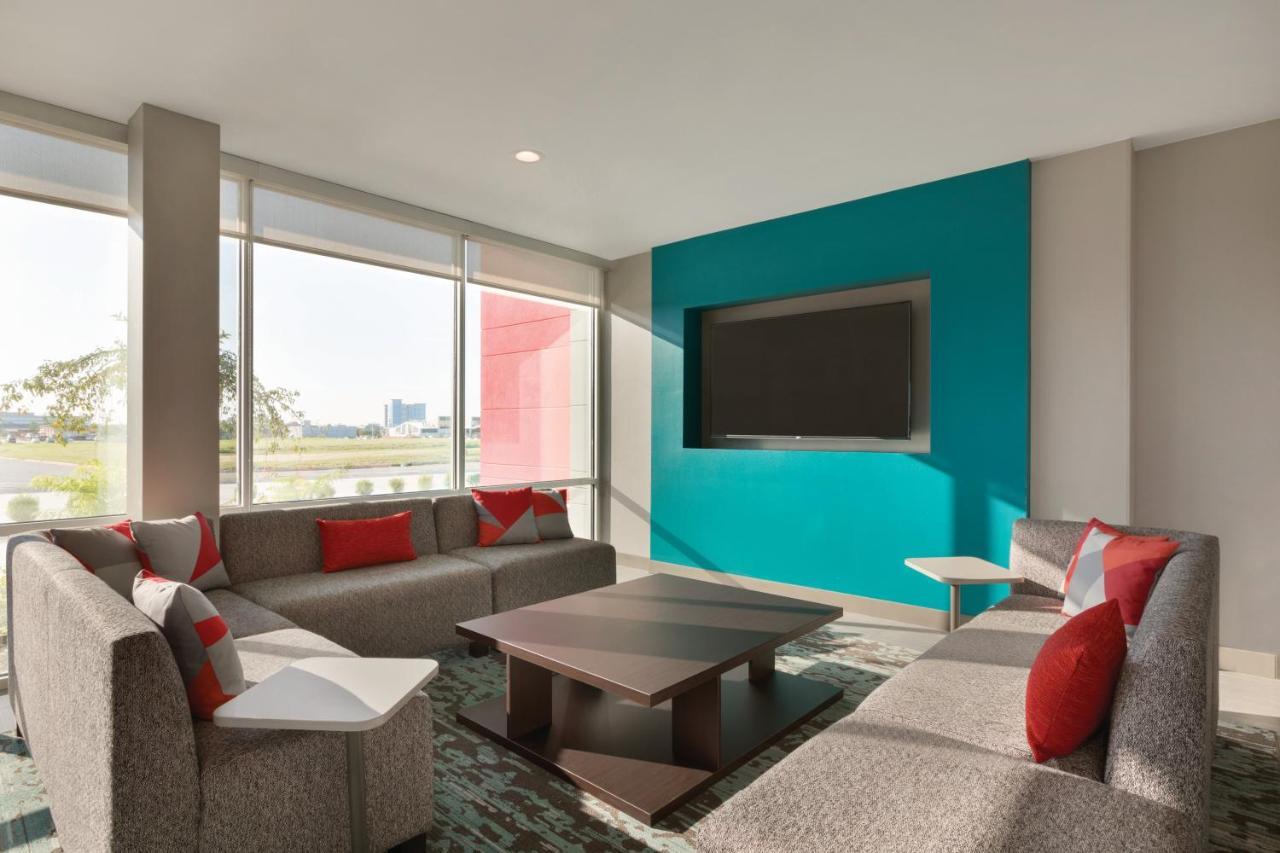 Avid Hotel-Midland Extérieur photo